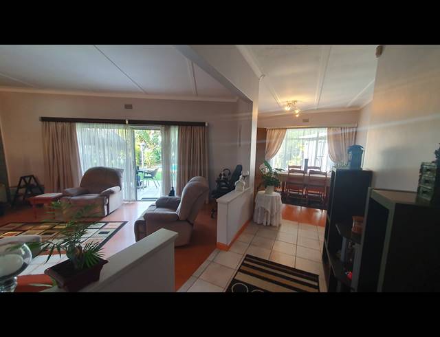 3 BEDROOM FREEHOLD FOR SALE IN RANDHART